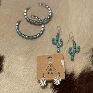 Tipi Turquoise and Silver Women Earrings Set